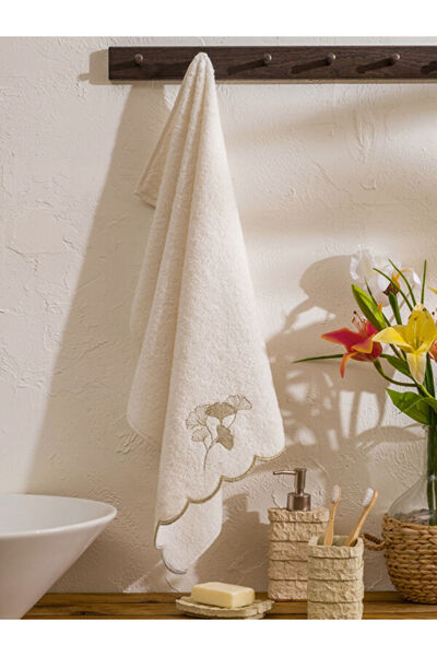 LC Waikiki Rmz Gi̇yi̇m Farkiyla Floral Embroidered Cotton Face Towel 50X80 cm
