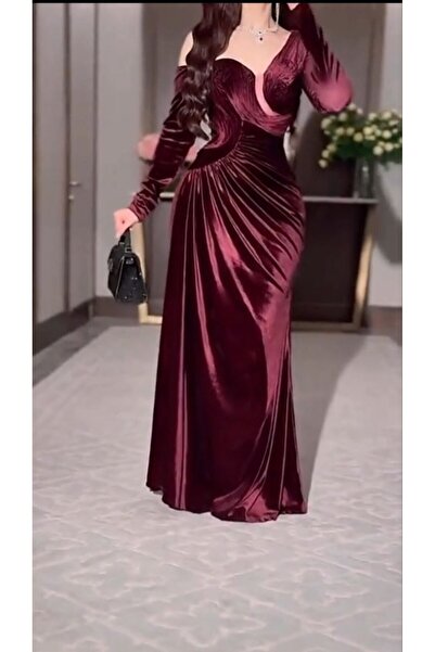 Farah Fashion An evening dress overflowing with femininity and sophistication...