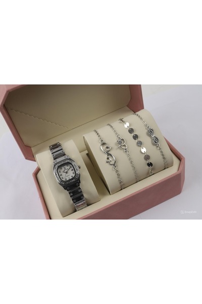 HNOF A silver-colored women's wristwatch with four matching bracelets,