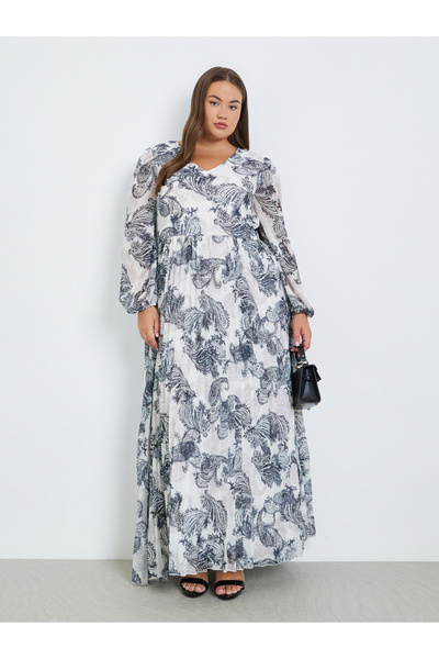 Styli Plus Size Pleated Paisley Print Maxi Dress