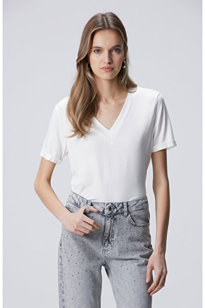 Network Kırık Beyaz Kol Katlama Detaylı Basic T-shirt