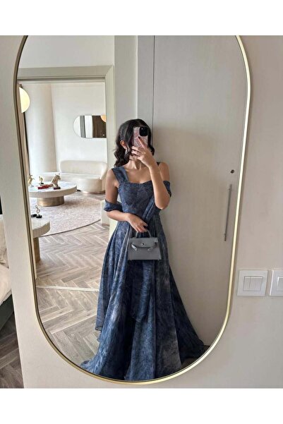 Viola2026 An evening dress with a regal design and enchanting flow