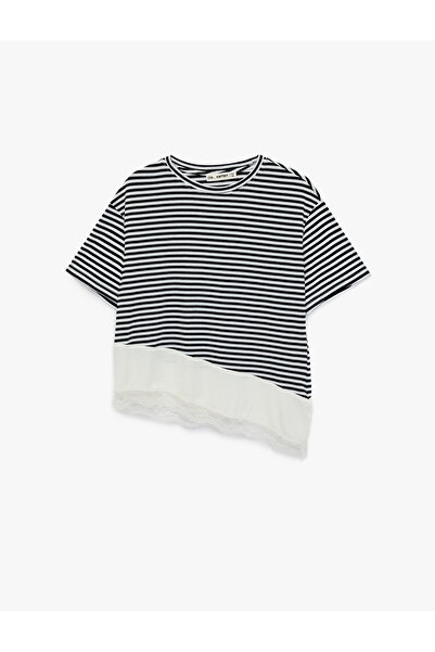 Koton Bisiklet Yaka Kısa Kollu Asimetrik Kesim Dantel Detaylı Tişört