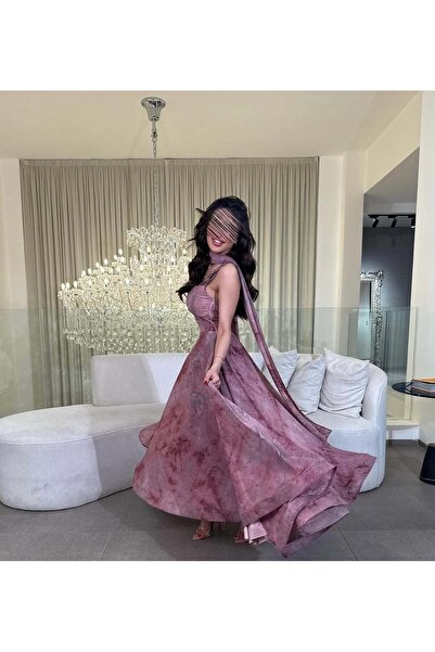 Viola2026 An evening dress with a regal design and enchanting flow