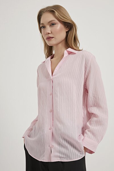 Arma Life ARMALIFE 1407 قميص نسائي بياقة مفتوحة وتفاصيل خطوط رفيعة