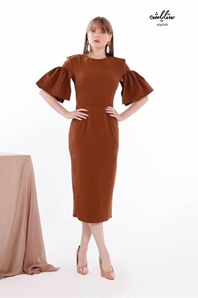 Stylish Stylish elegant midi dress in brown with a cut that is characterized ...