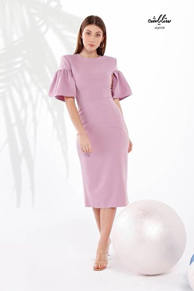 Stylish A stylish midi dress in lavender with a cut that is characterized by ...
