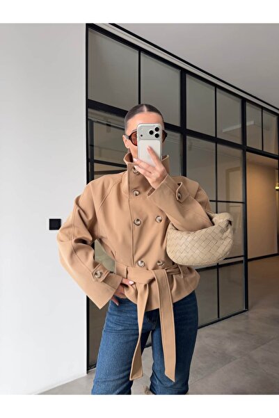 BB Bensu Buyruk Trenci scurt cu guler înalt și curea, culoare camel