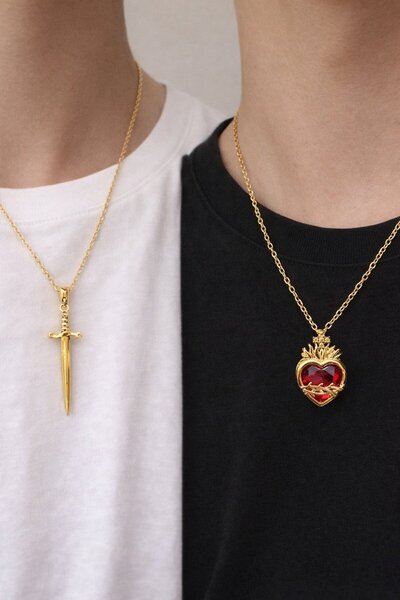 TAKIŞTIR Altın Renk Kalp Ve Kılıç Figürlü Çelik Çift Kolyesi