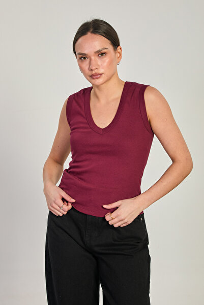 BARRELS AND OIL Women's Deep V-Neck Sleeveless Bodysuit - Cherry