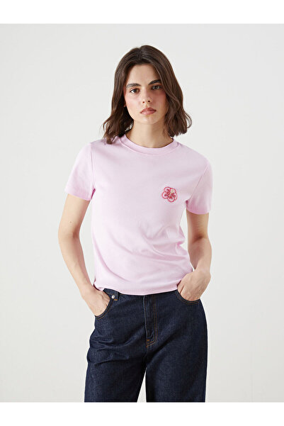 LC Waikiki Γυναικείο μπλουζάκι Özmarka New Season με λουλουδάτο κέντημα στο λ...