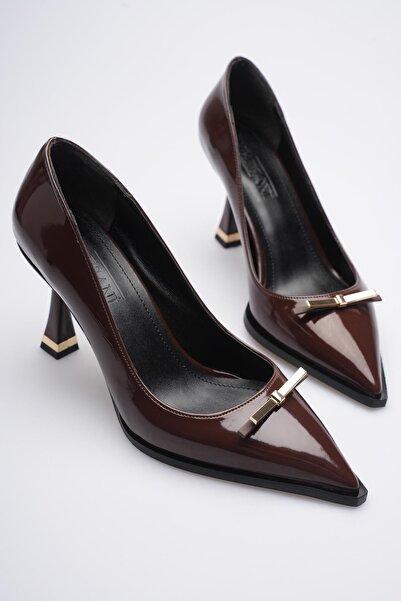 ESATSANİ Kahverengi Rugan Gold Toka Detaylı Sivri Burun 9 Cm Topuklu Rara Sti...