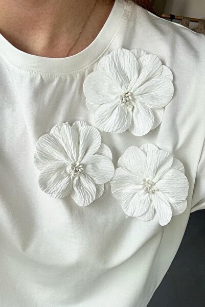 Pulli Collection Tricou de bază alb cu detalii de flori în relief 3D