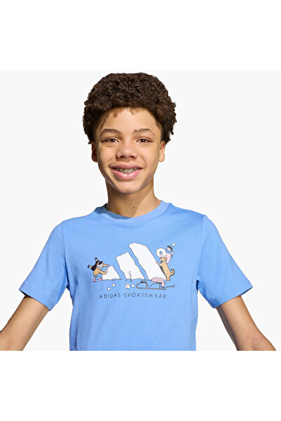 adidas تيشيرت قطني للأولاد برقبة دائرية قطن شعار - أكمام قصيرة