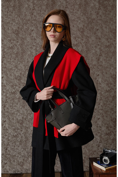 Fatma Atasoy Kruvaze Siyah Kaşe Ceket Kaban