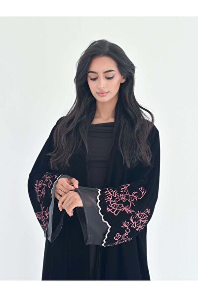 AYA MWT746 - عباية مخمل بأكمام مطرزة