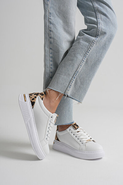 BellaPiede حذاء رياضي نسائي أبيض بتفاصيل جلد الفهد BP01MS03C