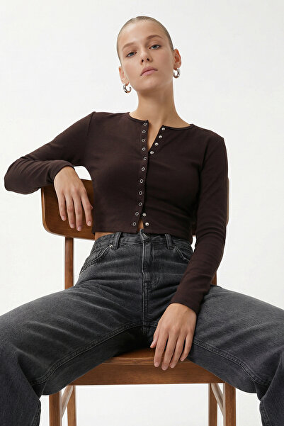 Ritnice Top/Bluză de bază maro cu mânecă lungă și detalii cu nasturi Karmen p...