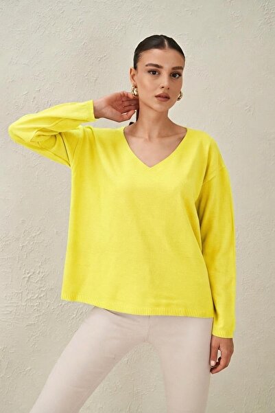 TENA Women's Light Yellow V-Neck Loose Knit Sweater