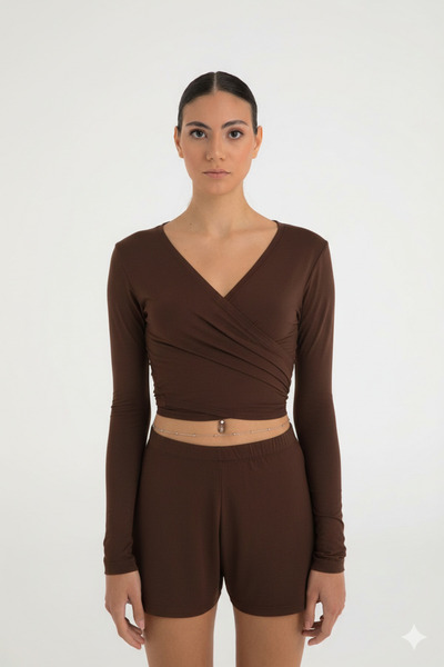 SHEISMONO Εξαιρετικά απαλή μπλούζα με λεπτομέρεια δεσίματος σε καφέ χρώμα