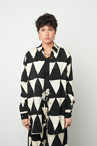 Orfeo Negro Women's Geometric Triangle Patterned Classic Collar Oversize Shirt