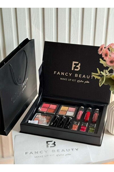 Fancy مجموعة مكياج كاملة باللون الأسود من بيوتي بوكس