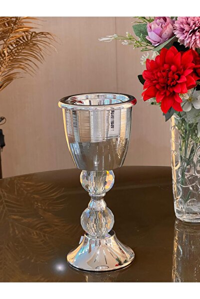 Louvre ​شمعدان كريستال فضي بتصميم "الكأس".