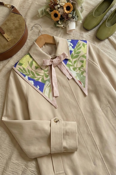 InStyle ياقة من الساتان باللون الوردي الفاتح مع نقوش