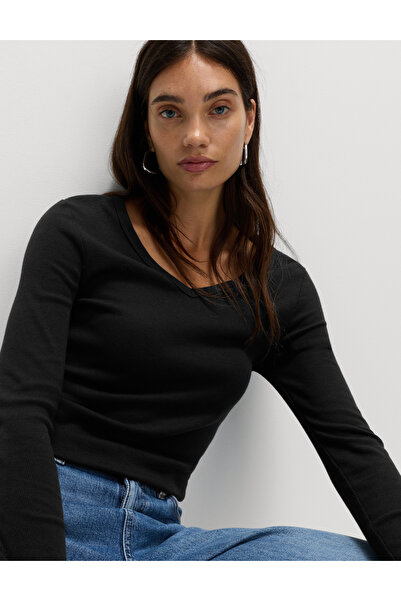 Marks & Spencer V Yaka T-Shirt