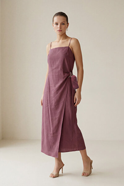 Setre Φόρεμα σε μπορντό χρώμα με λεπτές τιράντες και λεπτομέρεια στη μέση