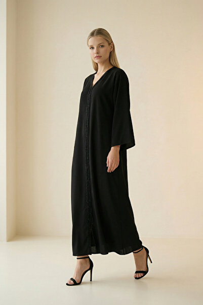 Setre Μαύρο φόρεμα με λαιμόκοψη V, πέτρινη λεπτομέρεια, σκίσιμο και άνετη εφα...