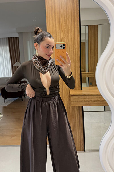 Gizem Ecemiş Florencia Haki Göğüs Tokalı Body