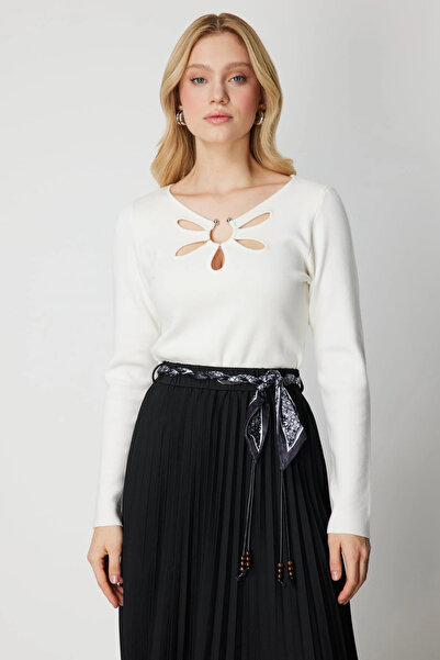 On Fashion Pulover ecru pentru femei cu guler tip fereastră și accesorii pent...