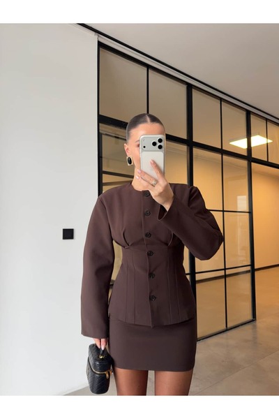 BB Bensu Buyruk BELDEN OTURTMALI PİLELİ CEKET ETEK TAKIM KAHVE