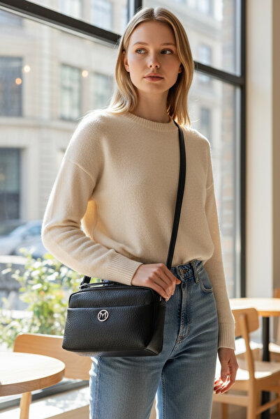 Store حقيبة كتف نسائية سوداء من YigitEmirBags London