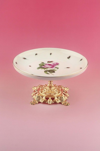 Bursa Porselen Dekor طبق معدني ذهبي وردي اللون مع قاعدة