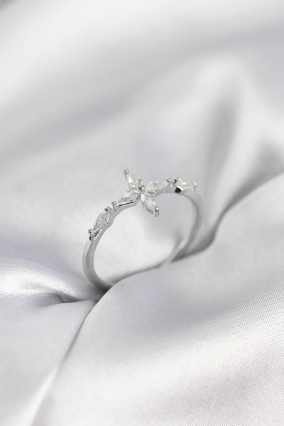 Clariss خاتم نسائي من ستار موديل مرصع بحجر الزركون باللون الفضي