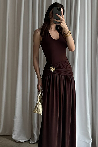 Klex Kadın Halter Yaka Drapeli Uzun Elbise – Şık, Akıcı ve Zarif Davet Elbisesi