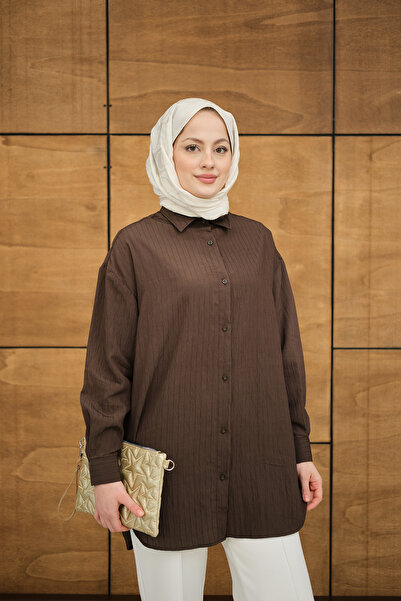 LOCCO Γυναικείο πουκάμισο με λεπτομέρεια από τσαλακωμένο ύφασμα με κουμπιά, καφέ