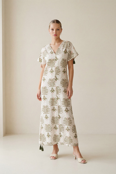 Setre Κρεμ φόρεμα με λαιμόκοψη V και σχέδια με φούντες στα μανίκια και τις φο...