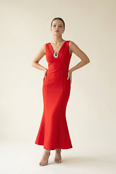 Setre Full-Fit Midi Dress with Red Collar and Accessory Detail