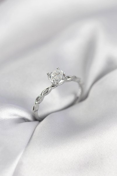 shopwave خاتم نسائي من الفضة طراز Rk Sarmal Chain موديل Single Stone مرصع بحج...