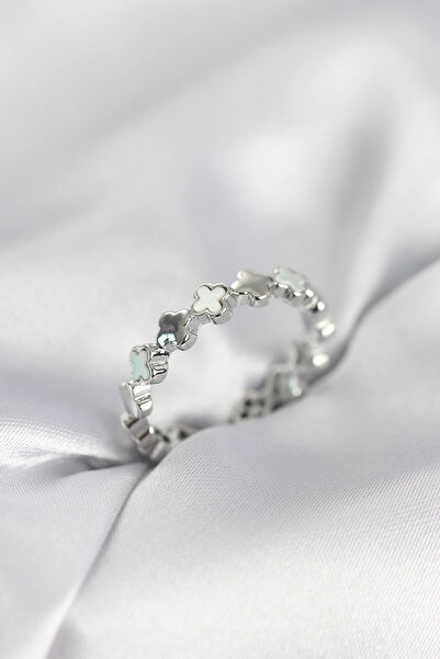 Eco Lounge خاتم نسائي فضي اللون موديل البرسيم اللؤلؤي