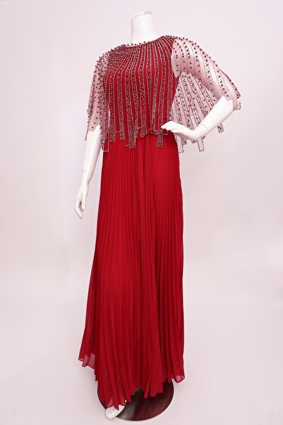 dantil A striking red evening dress