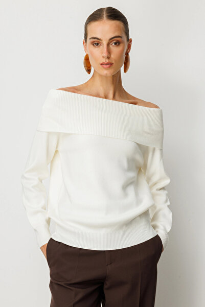 On Fashion Women's Off-Shoulder Ecru Sweater 65380