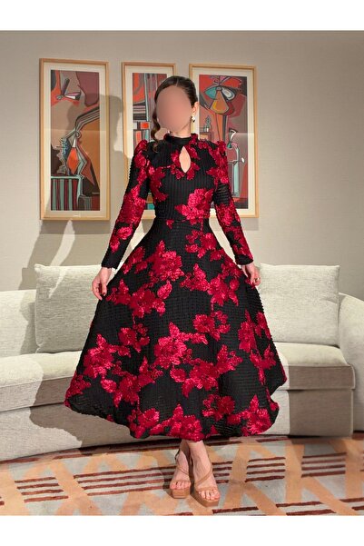 salsa-dresses فستان ناعم اسود دانتيل بورود حمراء