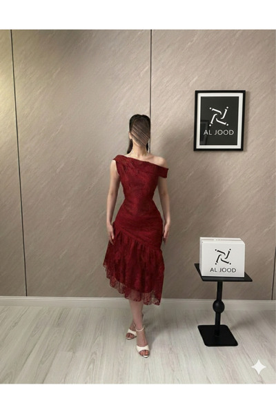 ALGOOD Burgundy midi evening dress with an off-the-shoulder design and Lace f...