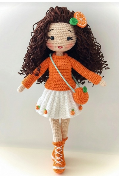 elimdeki sanat Tubicraft portakal çiçeği Mia amigrumi bebek