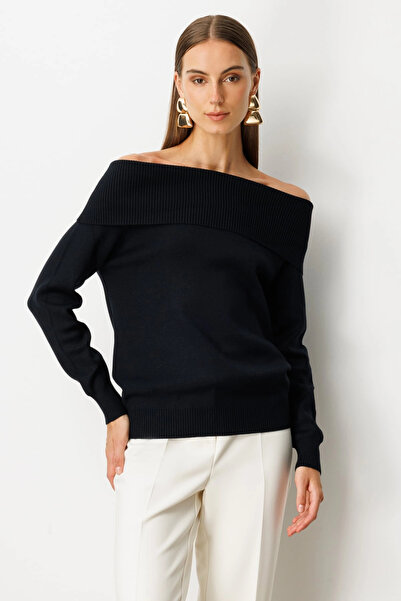 On Fashion Women's Off-Shoulder Black Sweater 65380