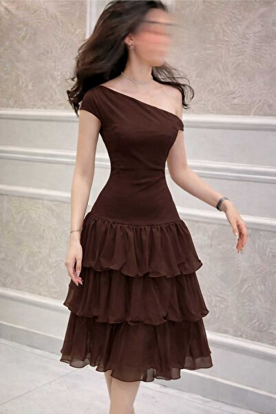 Jood An elegant dress for the tricky age